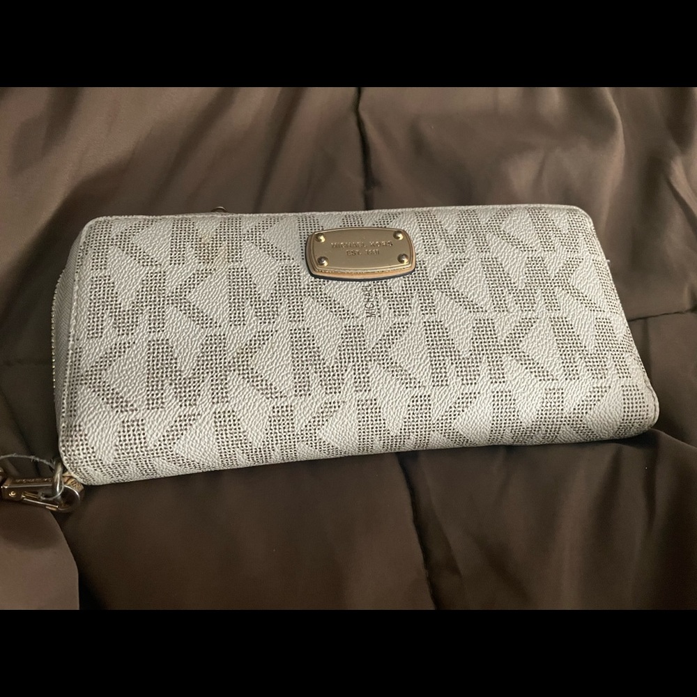 Michael Kors jet set travel Phone Wallet